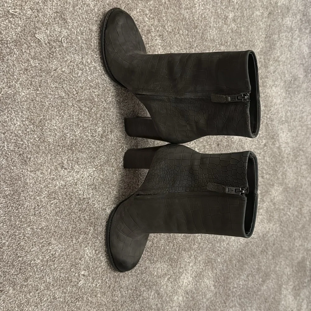 Sam Edelman gray Heeled Boots Sleek Suede Design - Picture 2 of 4
